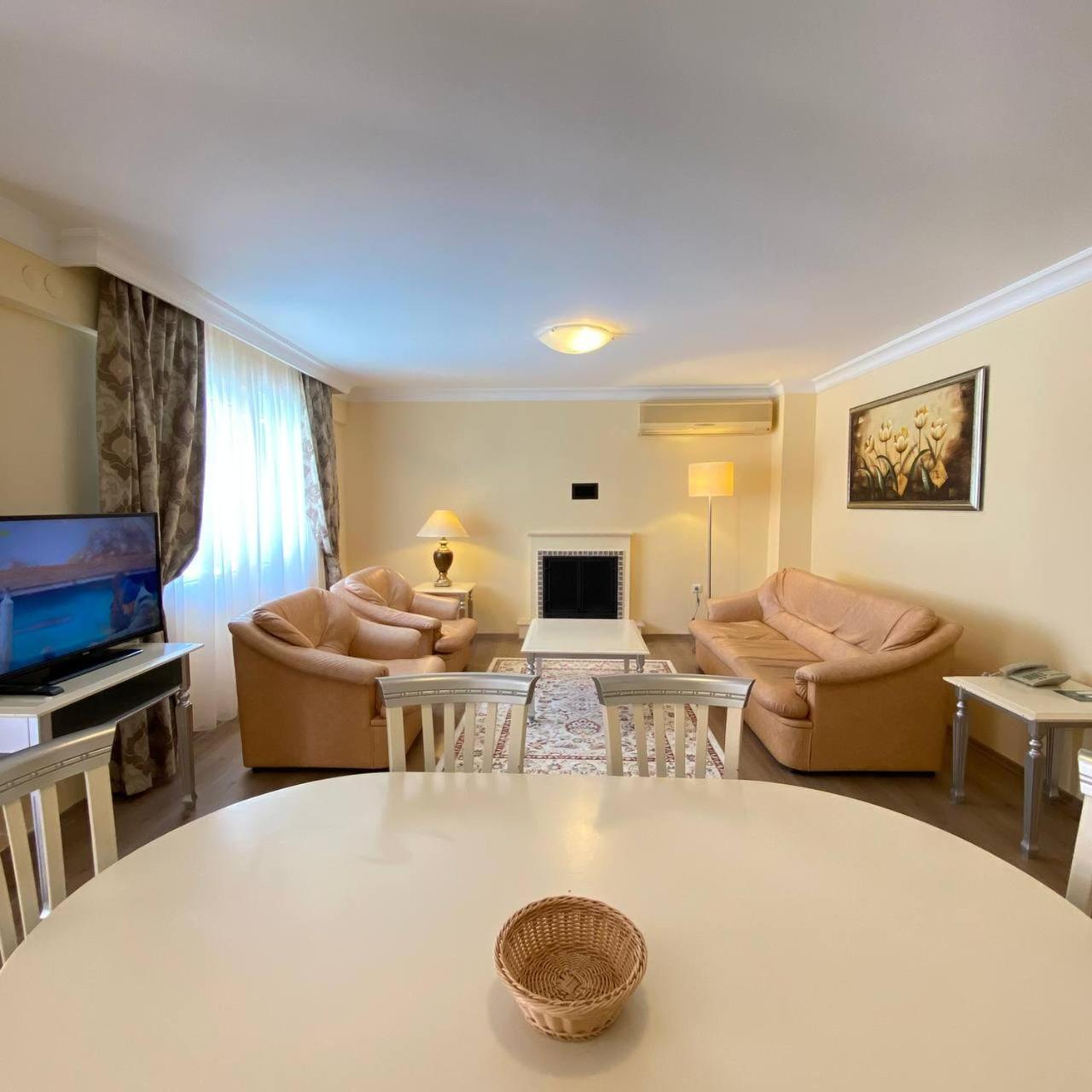 Pine Club Apart Hotel Kuşadası Buitenkant foto