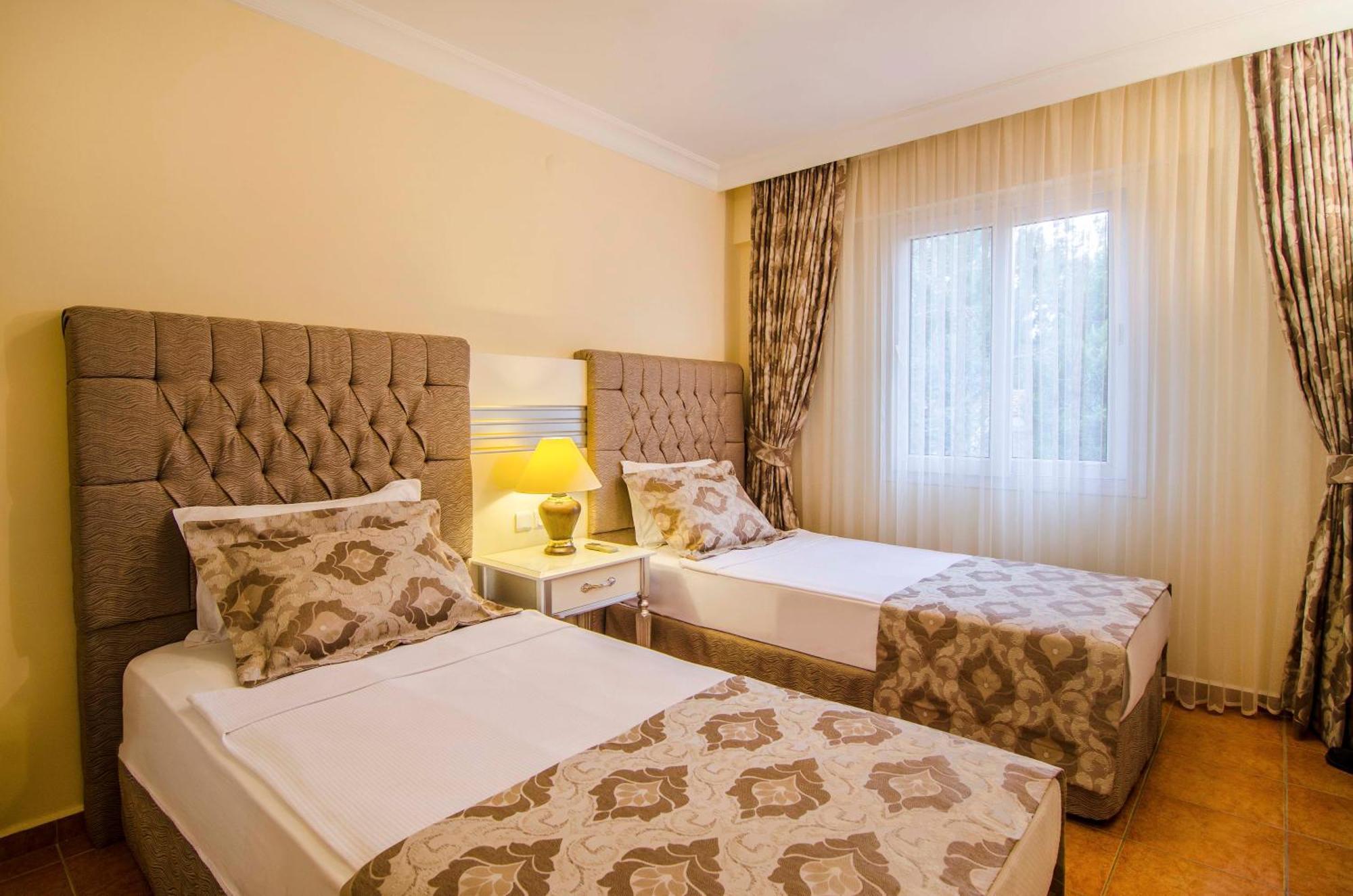 Pine Club Apart Hotel Kuşadası Buitenkant foto