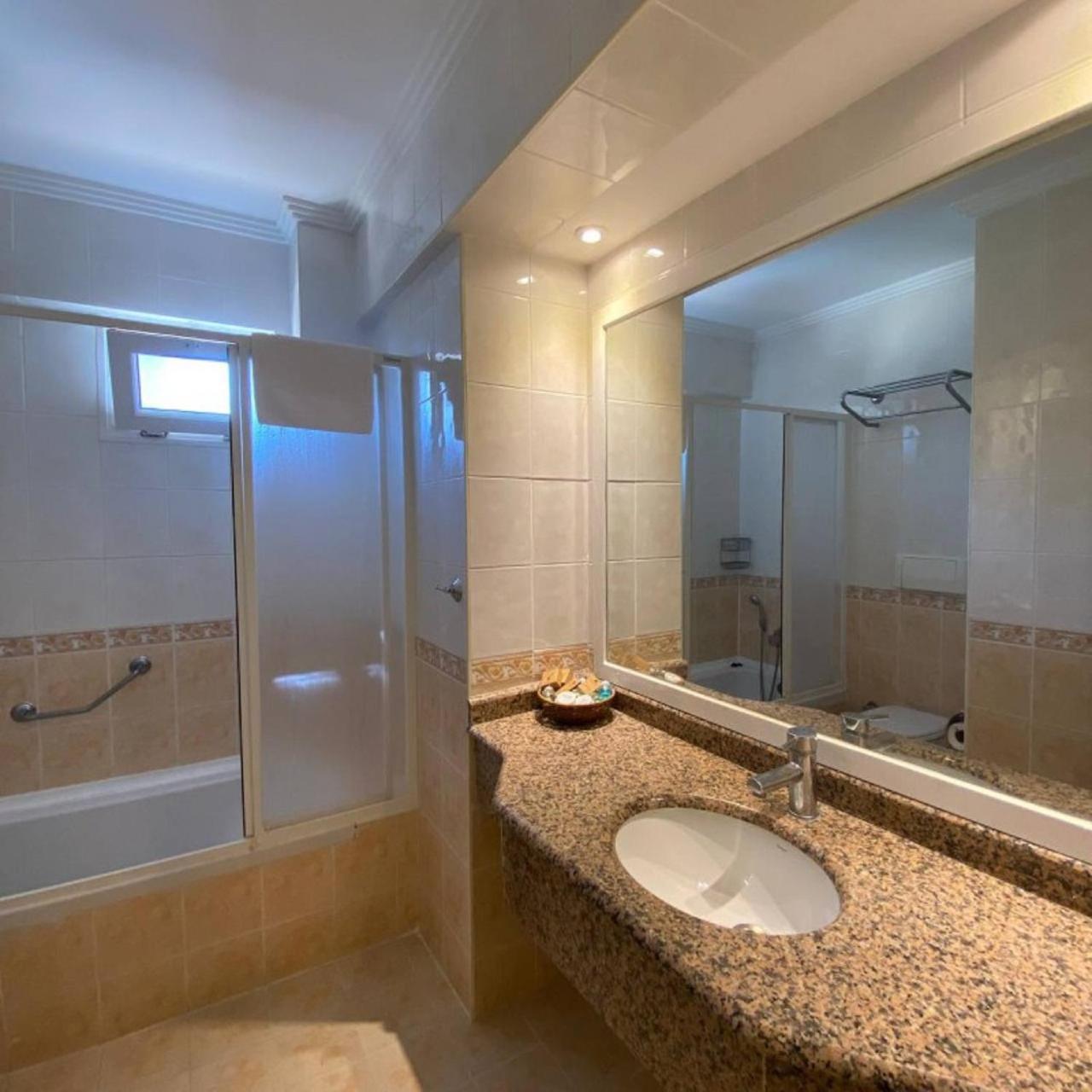 Pine Club Apart Hotel Kuşadası Buitenkant foto