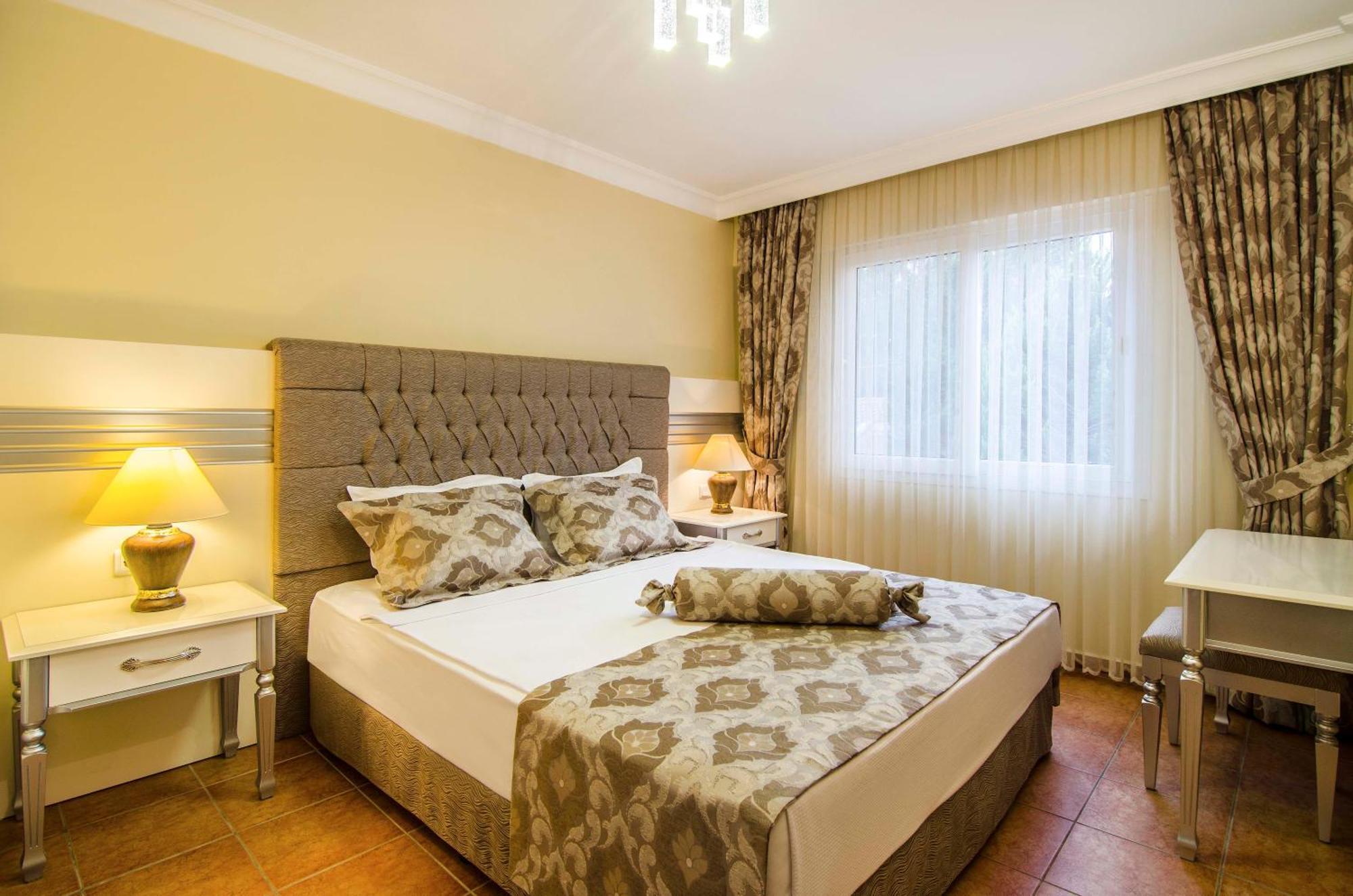 Pine Club Apart Hotel Kuşadası Buitenkant foto