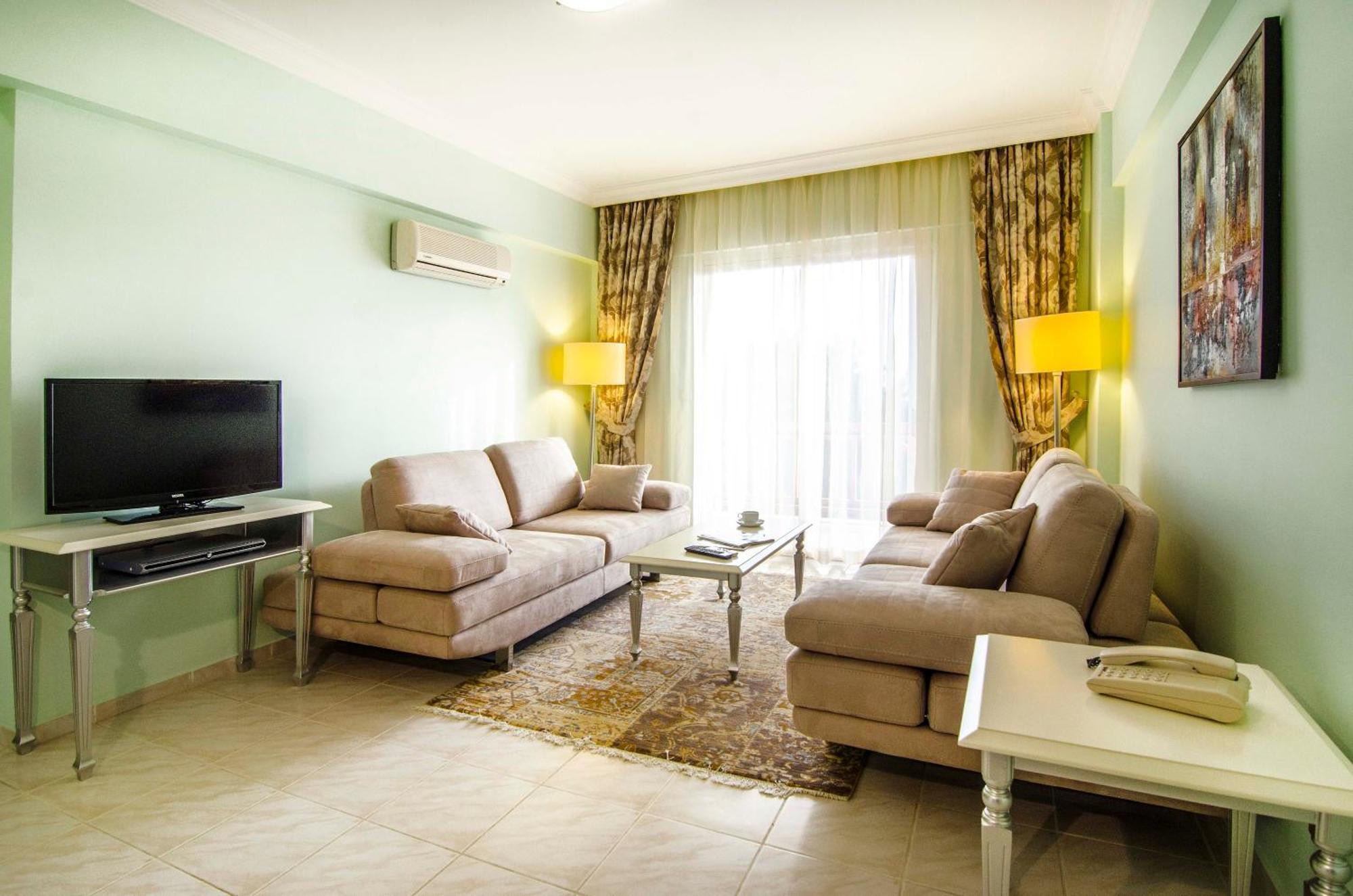 Pine Club Apart Hotel Kuşadası Buitenkant foto