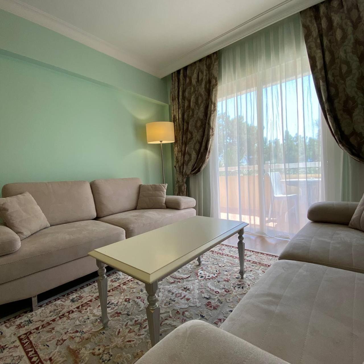 Pine Club Apart Hotel Kuşadası Buitenkant foto