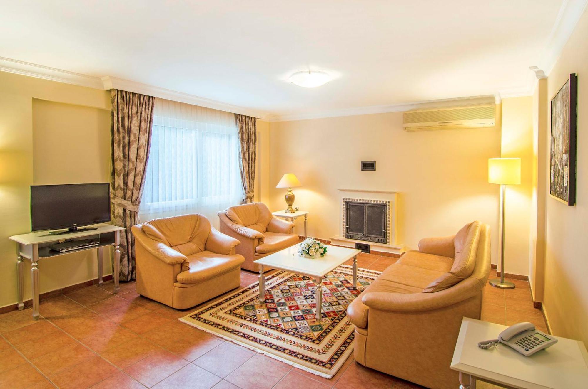 Pine Club Apart Hotel Kuşadası Buitenkant foto