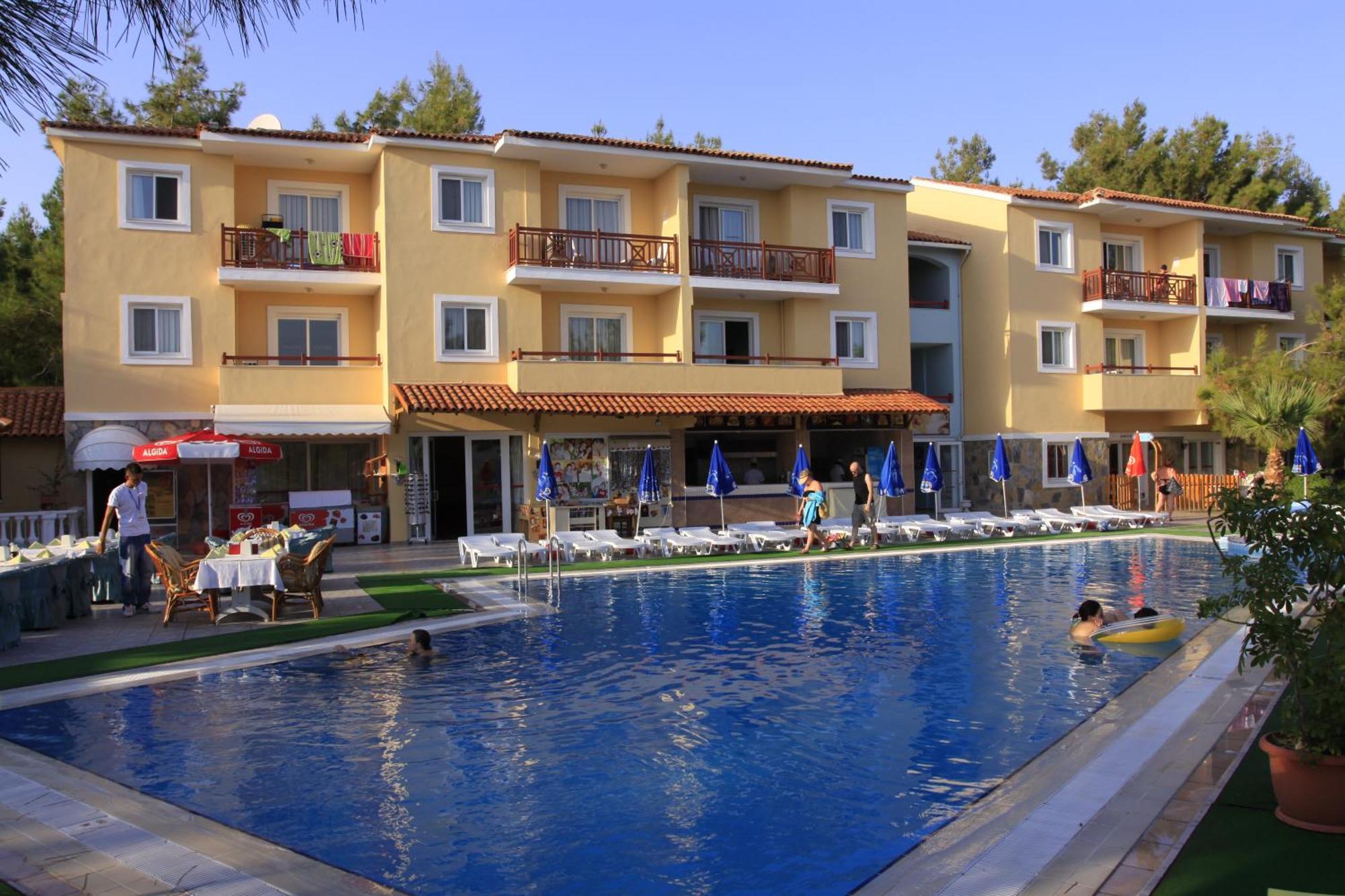 Pine Club Apart Hotel Kuşadası Buitenkant foto