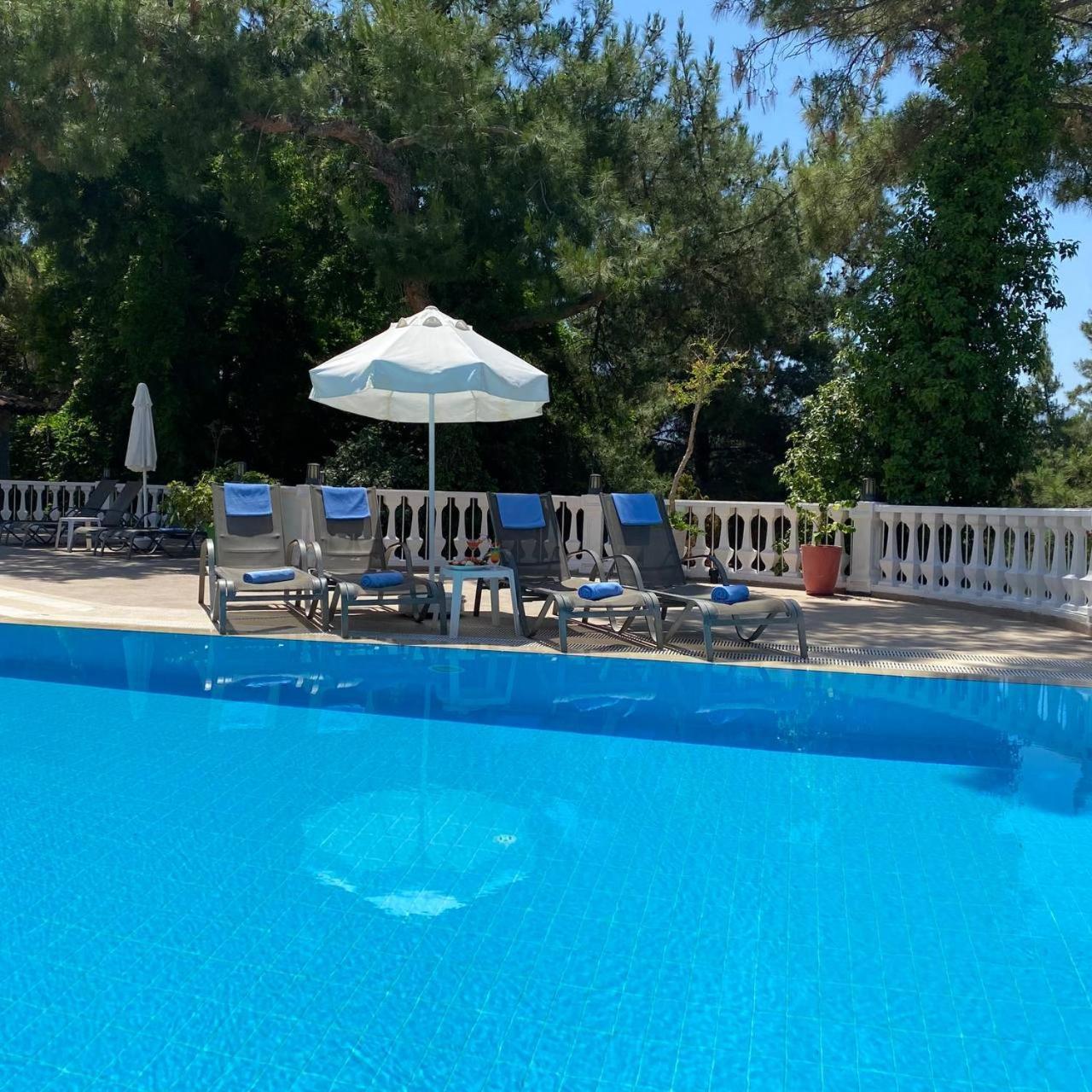 Pine Club Apart Hotel Kuşadası Buitenkant foto
