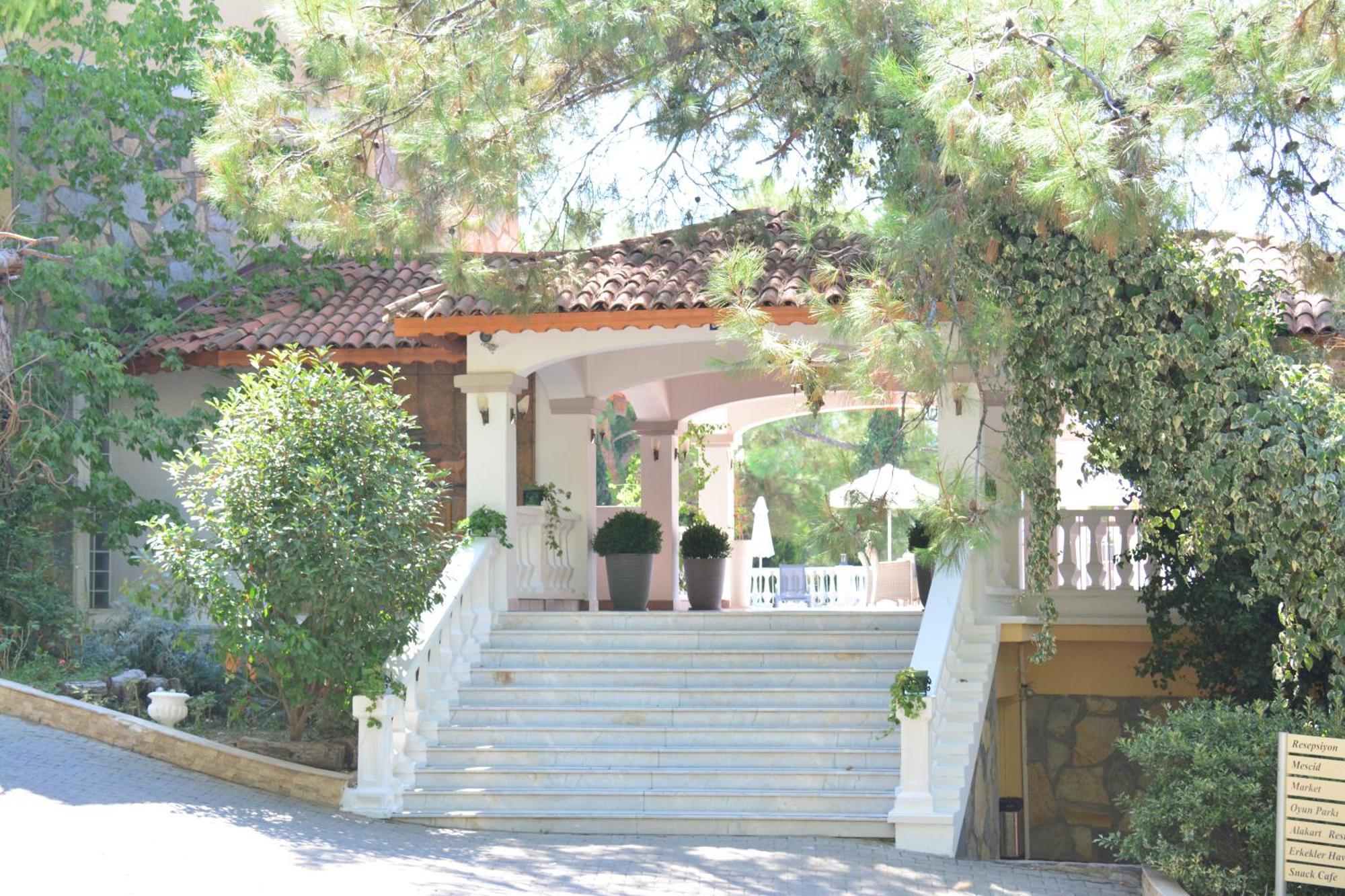 Pine Club Apart Hotel Kuşadası Buitenkant foto