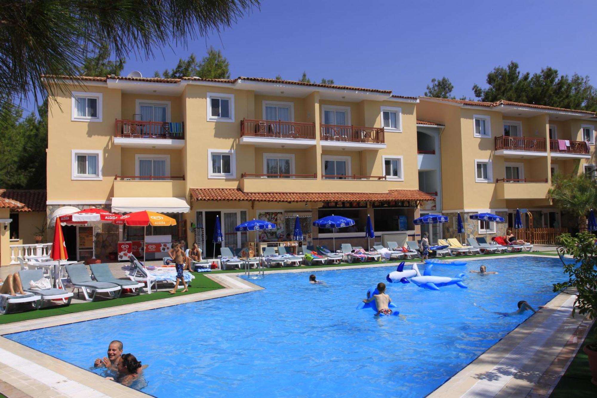 Pine Club Apart Hotel Kuşadası Buitenkant foto