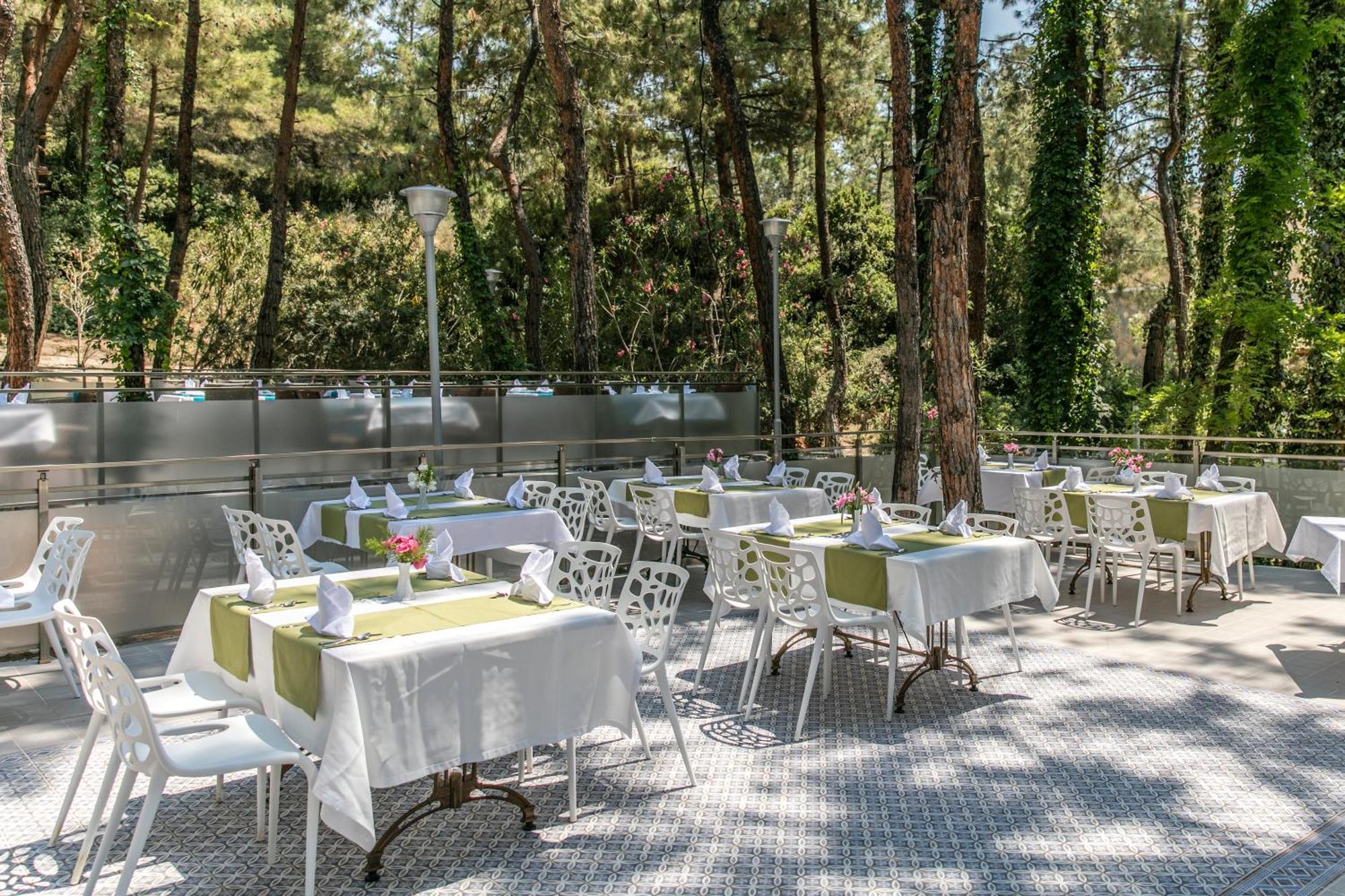 Pine Club Apart Hotel Kuşadası Buitenkant foto