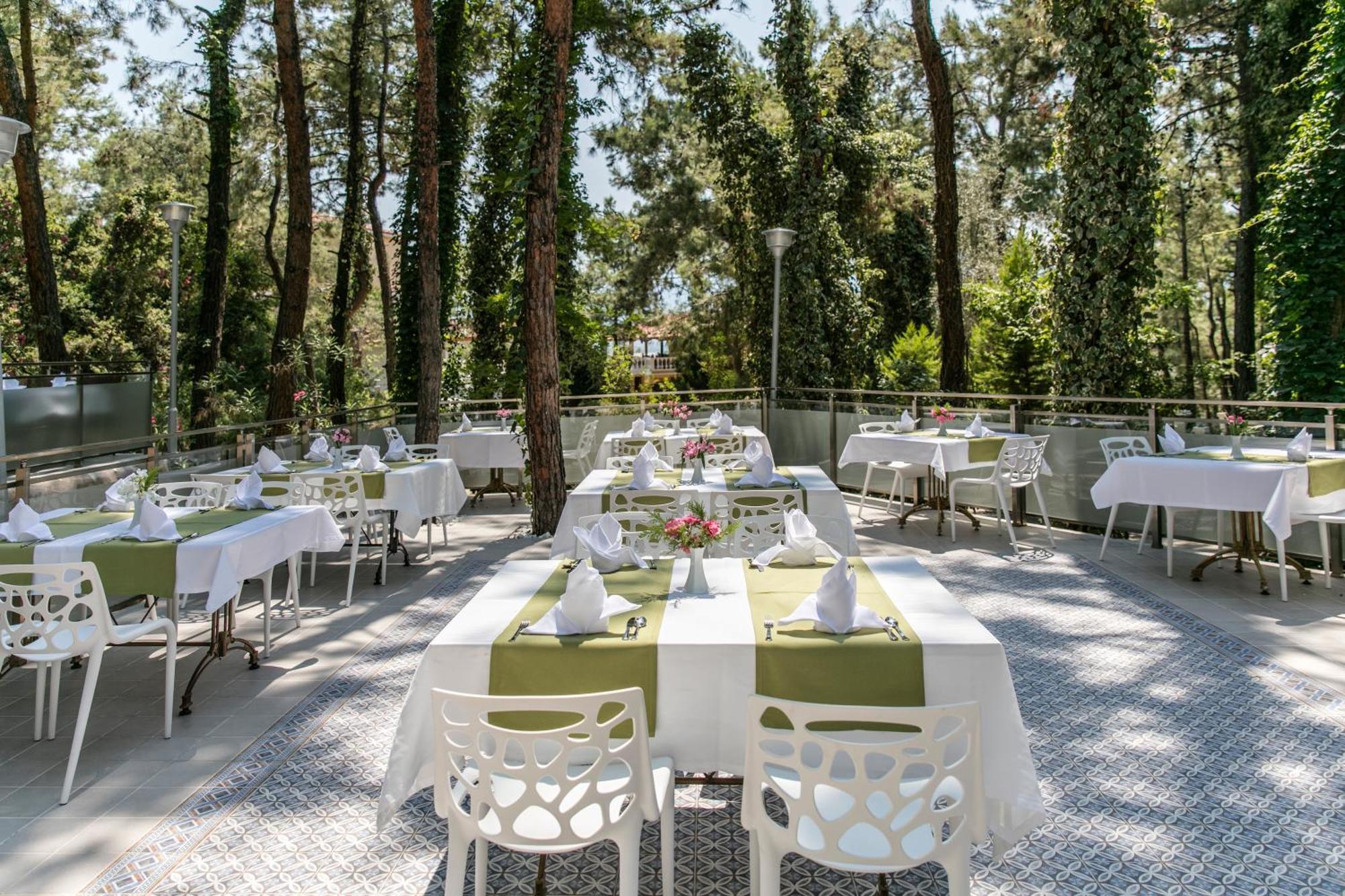 Pine Club Apart Hotel Kuşadası Buitenkant foto